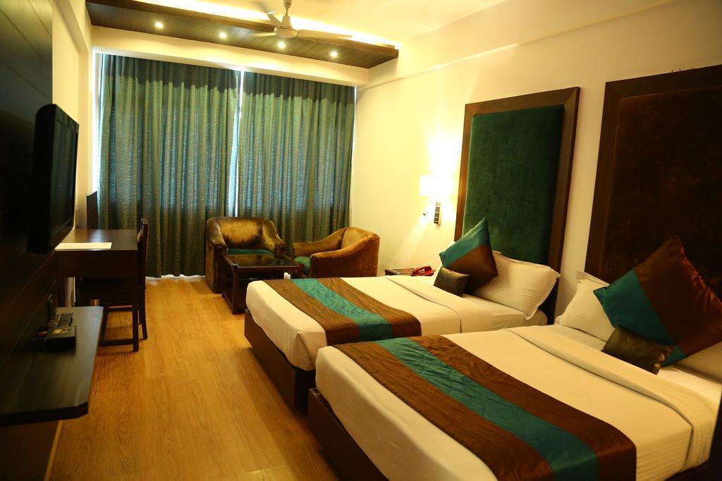 Hotel Park Grand Chandīgarh Zewnętrze zdjęcie