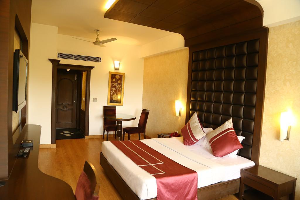 Hotel Park Grand Chandīgarh Zewnętrze zdjęcie