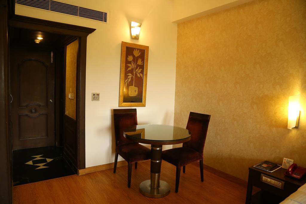 Hotel Park Grand Chandīgarh Zewnętrze zdjęcie