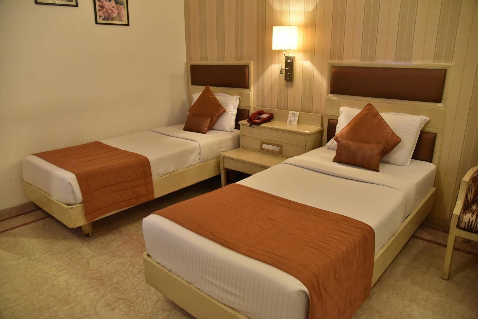 Hotel Park Grand Chandīgarh Zewnętrze zdjęcie