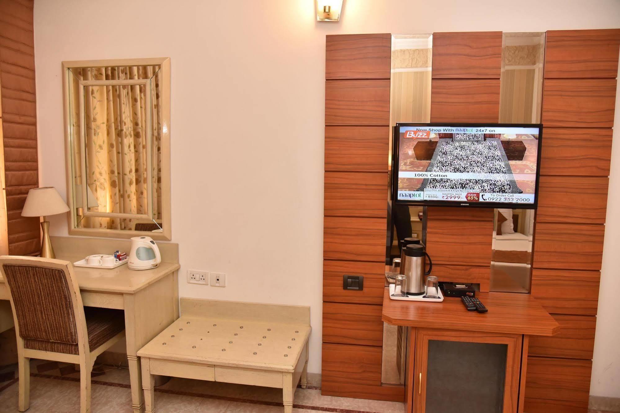 Hotel Park Grand Chandīgarh Zewnętrze zdjęcie