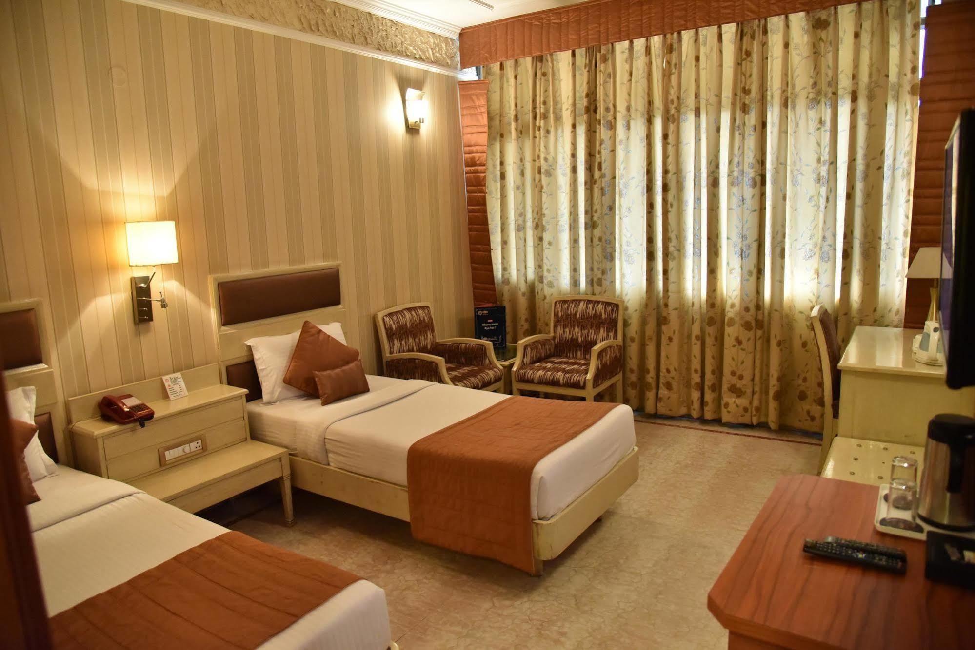 Hotel Park Grand Chandīgarh Zewnętrze zdjęcie
