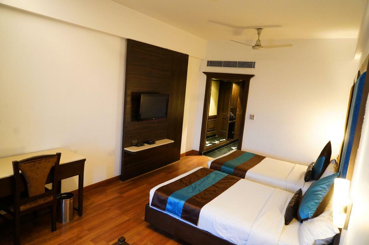 Hotel Park Grand Chandīgarh Zewnętrze zdjęcie